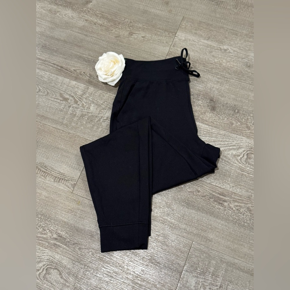 NEW $78  Yogalicious Lux Women's Cuffed Ankle Jogger Pants Black Pockets Size S